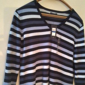 T Hilfiger woman's sweater. XL